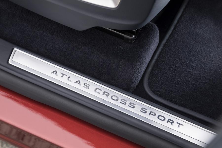 Детали интерьера Volkswagen Atlas Cross Sport Concept 2018 года  (фото 26 из 30)